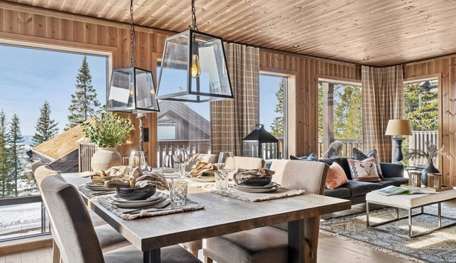 Large family cabin at Hafjell with ski in-ski out