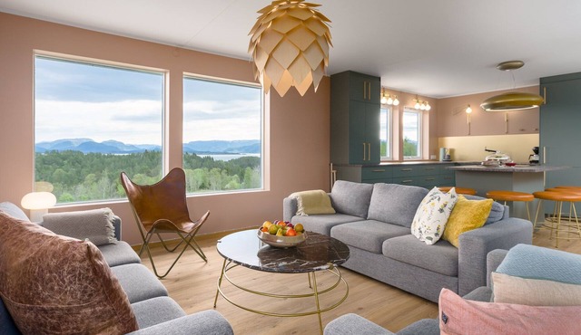 Large house by the fjord near Bergen in Lindås