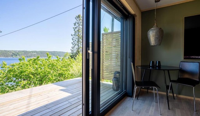 Lekkert gjestehus ved sjøen