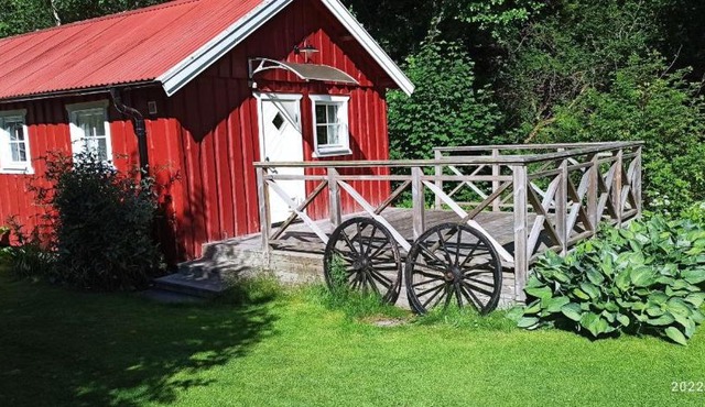 Lillstugan - idyllisk miljö nära sjön Hällungen