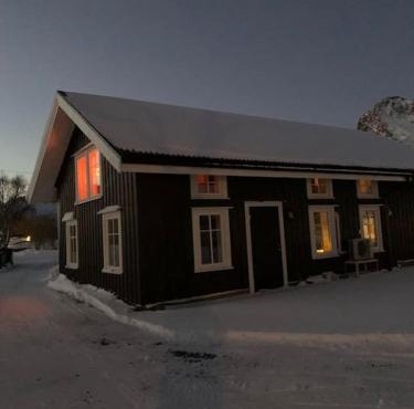 Lofoten- Feriehus Fjøsen in Ørsvåg