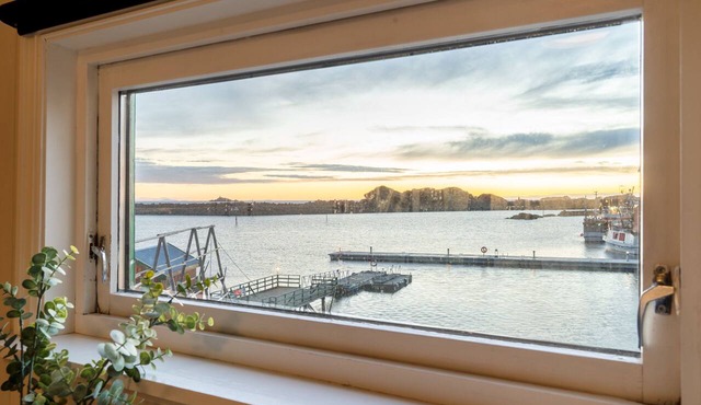 Lofoten- Fishermans lodge with a view in Stamsund