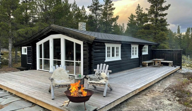 Log cabin with views of Rondane mountains