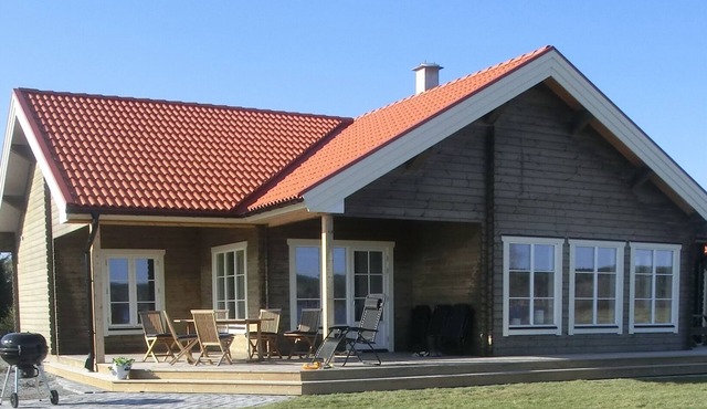 Log cottage by the lake to a high standard in Storå