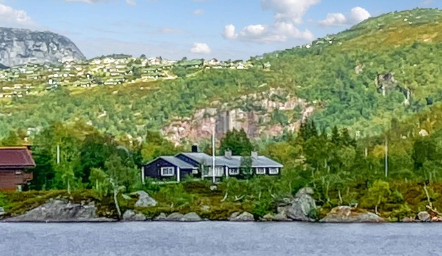 Lovely apartment in Tjørhom with lake view