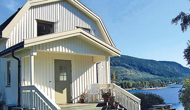 Lovely home in Bygland with house sea view
