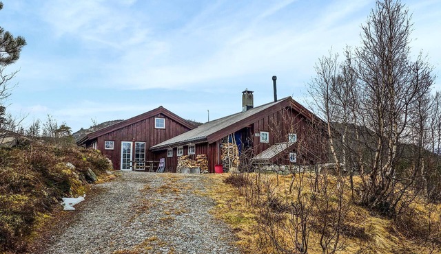 Lovely home in Edland with sauna