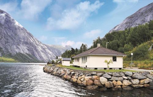 Lovely Home In Eidfjord With Wifi