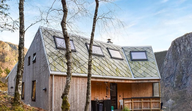 Lovely home in Erfjord with house sea view