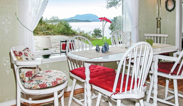 Lovely home in Etne with house sea view