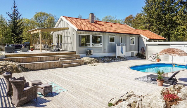 Lovely home in Førresfjorden