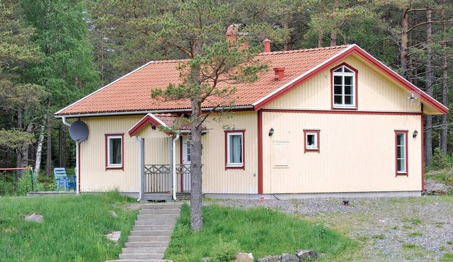Lovely home in Hedekas with ethernet internet