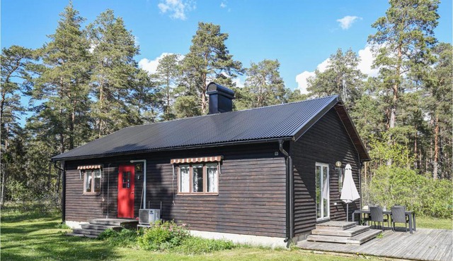 Lovely Home In Lärbro With Kitchen