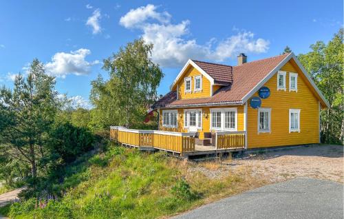Lovely Home In Lindesnes With Sauna
