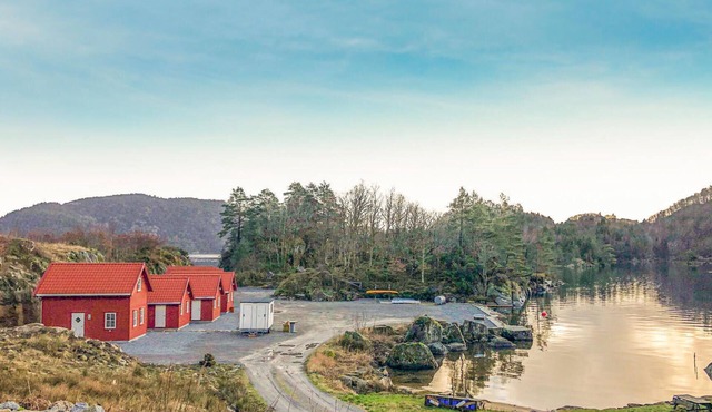 Lovely home in Lyngdal with WiFi