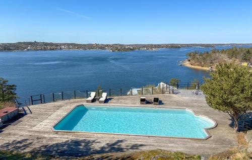 Lovely Home In Saltsjöbaden With Sauna