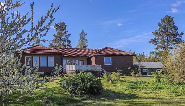 Lovely home in Tranås with lake view