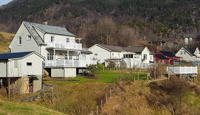 Lovely home in Utåker with WiFi