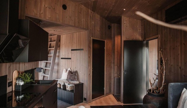 Luxurious Tree Top Cabin by the Lake in Iveland