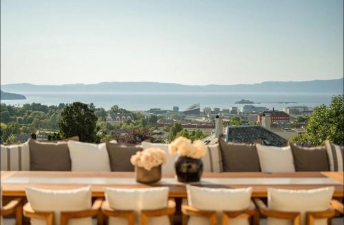Luxury Fjord View Penthouse, Terrace and comfort ! Free private parking spot