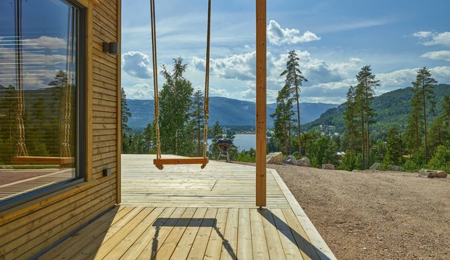 Luxury Furuheim Lodge with panoramic views, sauna, wood stove, near lake
