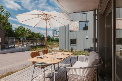 Luxury Living at Ekerum Öland Heated Pool, Golf & Sea! in Storlinge