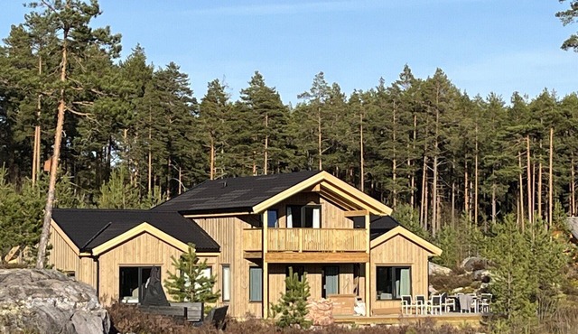 Luxury new villa 4 bathrooms, sauna and 5 bedrooms in Norwegian nature.
