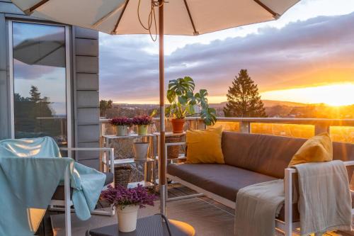 Luxury Treetop Villa-style Panoramic City Views