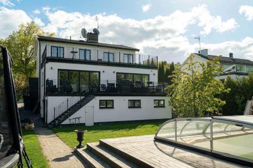 Luxury Villa Solna Private Pool Lake View 300Sq