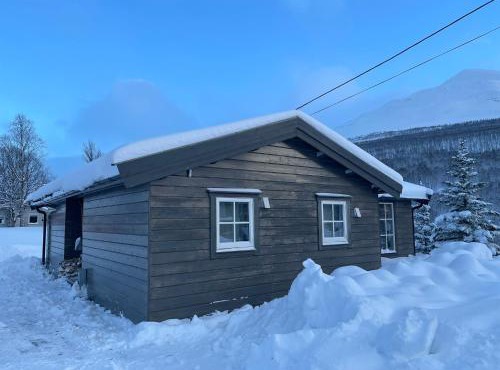 Lyngen Alps Cabin with Sauna, Northern Lights & Ski Touring, 1h from Tromsø