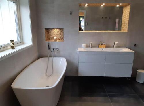 Lyxigt rum med eget/badrum med spa känsla in Jonkoping