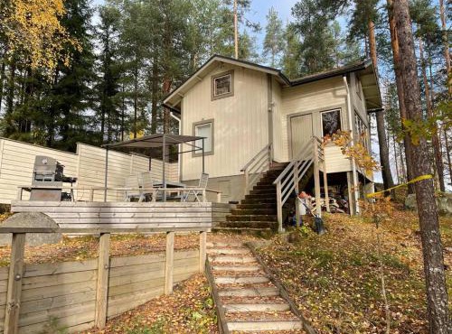 Mökki ja rantasauna rauhallisessa paikassa in Urajärvi