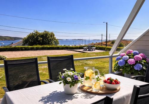 Med havutsikt og terrasse nær Groos strand