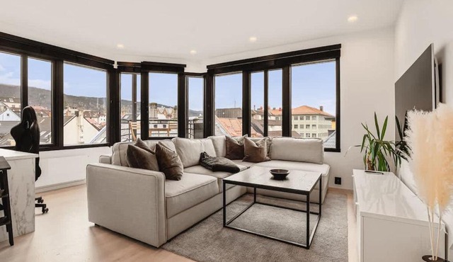 Memories From Norway l Penthouse 250m From City Center I Privat Balcony