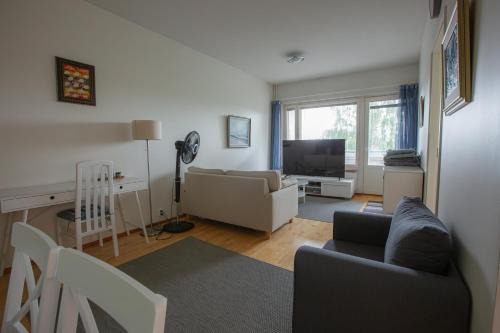 Mid Haven Cozy Apartment with Sauna, Glassed Balcony and Free Parking