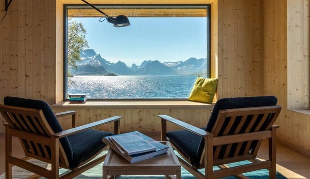 Minkfarmen: Spacious seaside cabin w/scenic view