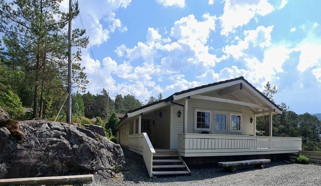 mit Blick auf das Wasser by Interhome in Hebnes