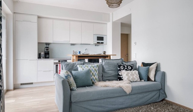 Modern 1BR Apt in Mall of Tripla