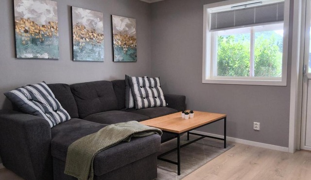 Modern 1BR City Centre Apt - Sleeps 4