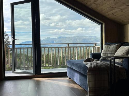 Modern and cozy mountain cabin - panoramic view!