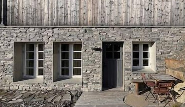 Modern apartment with ski in/out in Hafjell