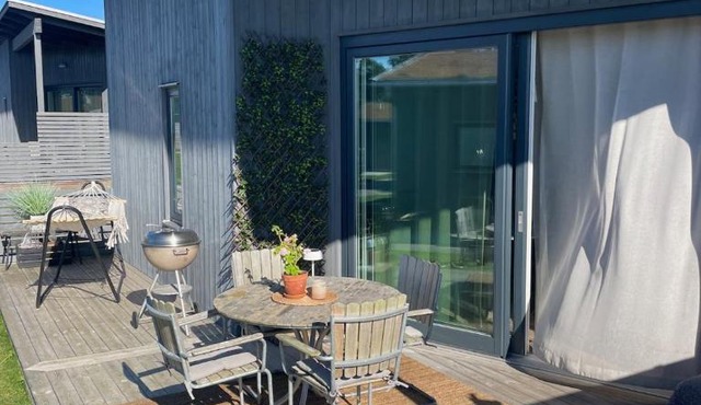 Modern bungalow med havsutsikt i Tofta in Visby