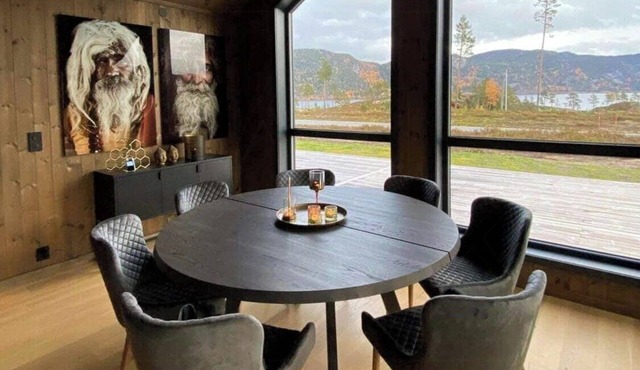 Modern cabin with panoramic view by Nissedal