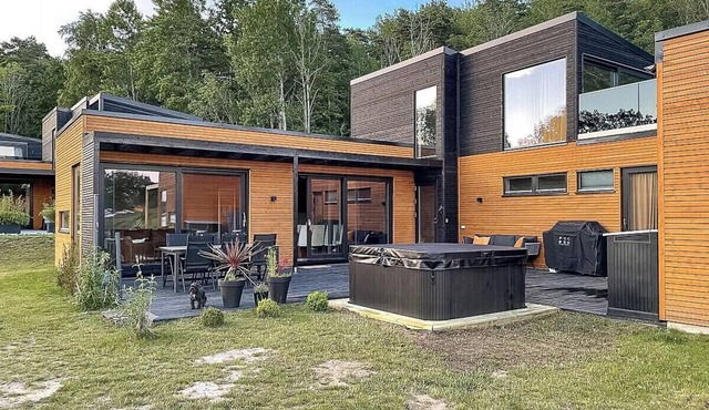 Modern cabin with sea views on Bjørkøya