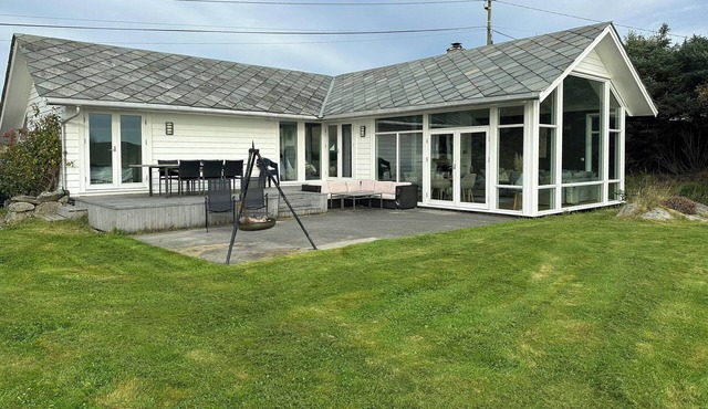 Modern cabin with sea view in Bokn