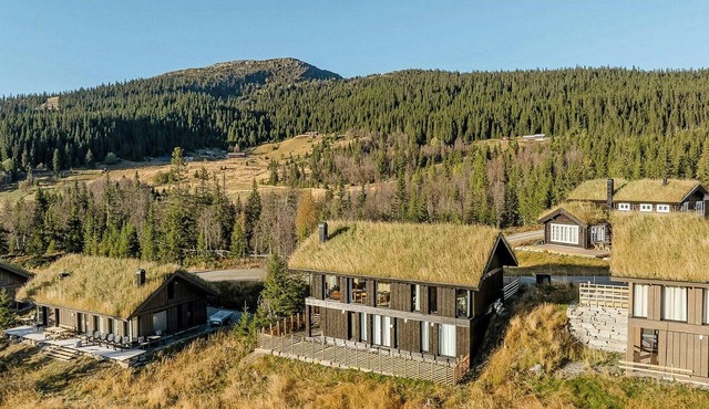 Modern cabin with ski in out at Kvitfjell in Fåvan