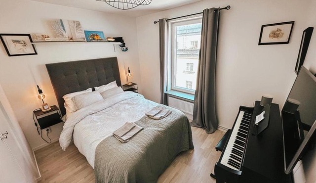 Modern, Centrally located Apartment!
