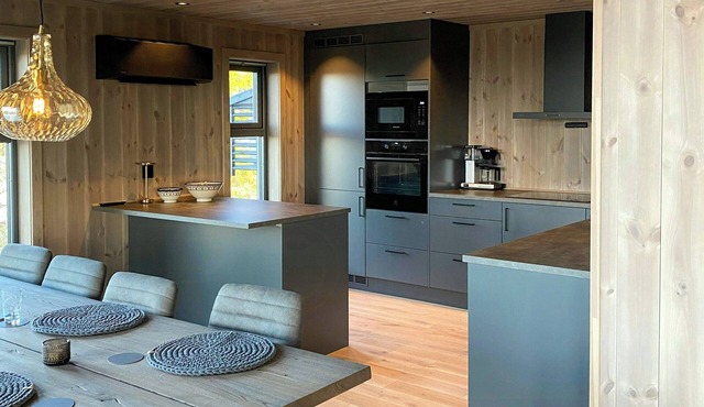 Modern cottage with outdoor sauna by Nord-Mesna