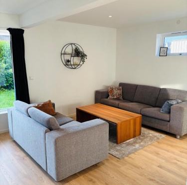 Modern Family Apartment near Aalesund