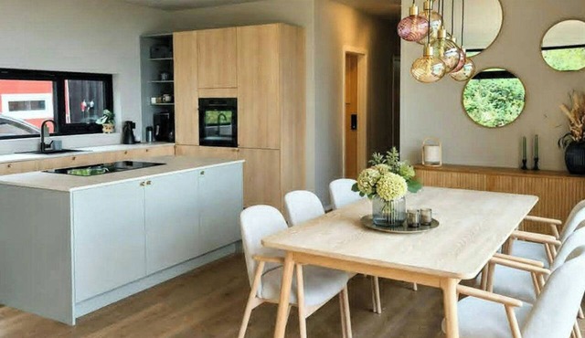 Modern family cabin on the Lindesnes coastline in Lindesnes
